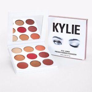 ♥️ KYLIE BURGUNDY PALETTE. ♥️